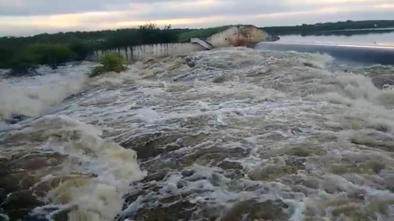 (VÍDEO) Açude sangra em Angicos e natureza dá espetáculo no RN; assista