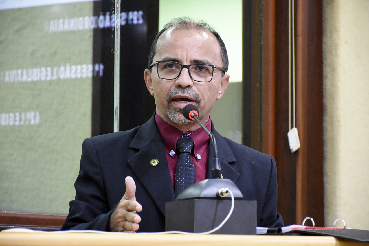 Terceirizados de Parnamirim estão sem vale-alimentação há 1 ano, diz deputado