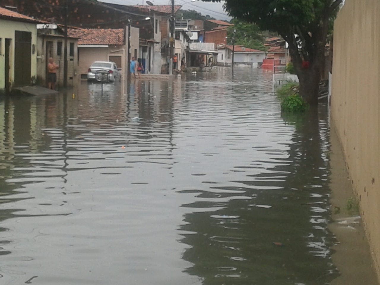 Caern registra aumento de 300% em transbordamento de esgotos durante as chuvas