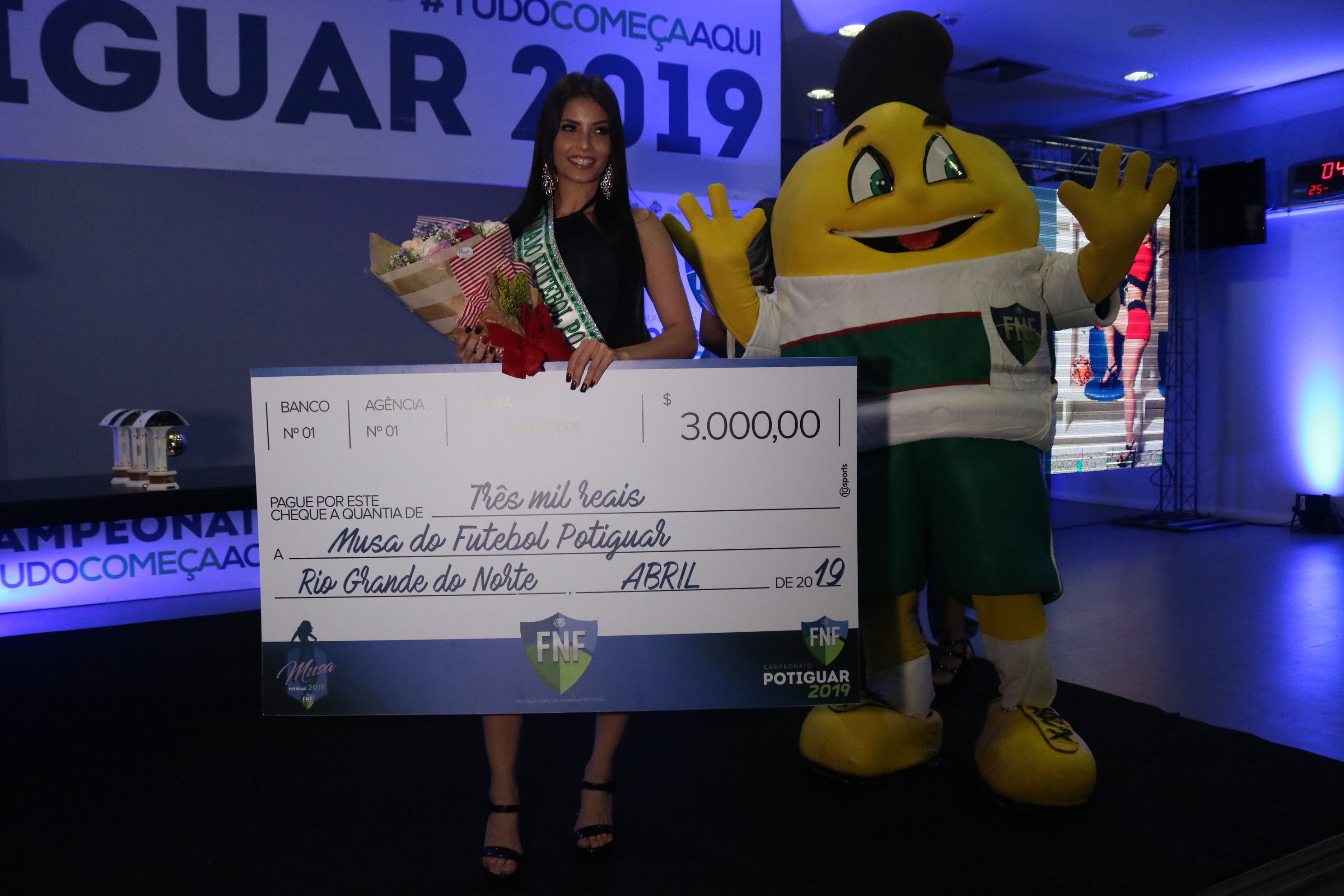 Musa do Futebol Potiguar é representante do Santa Cruz de Natal