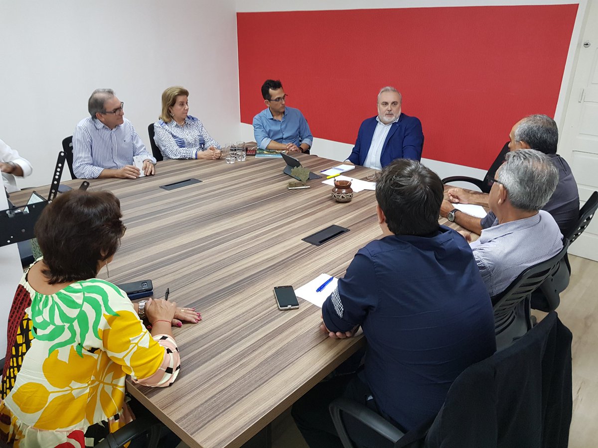 Anac diz que não trata de tarifas e que aéreas são livres para definir preços