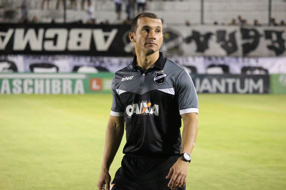 Técnico do ABC destaca bom resultado contra Náutico e espera sequência positiva