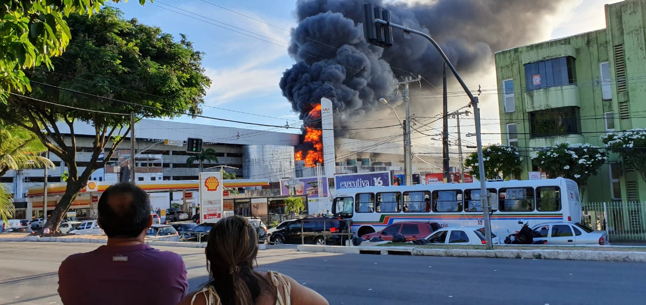 (VÍDEO) Por segurança, Midway é evacuado; veja onde foi local exato do incêndio