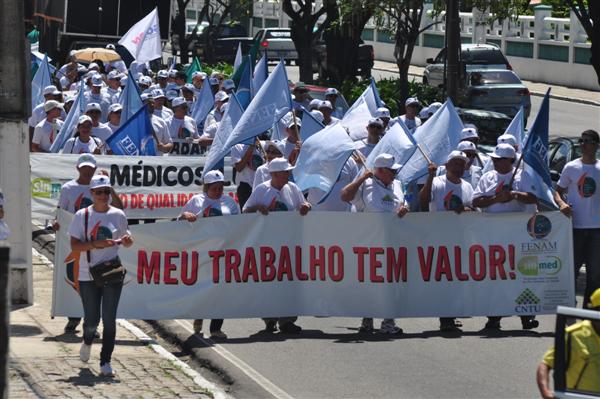 Médicos do RN vão protestar contra salários atrasados no 1º de maio