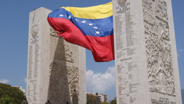PT defende ditadura de Maduro e critica "tentativa de golpe" na Venezuela