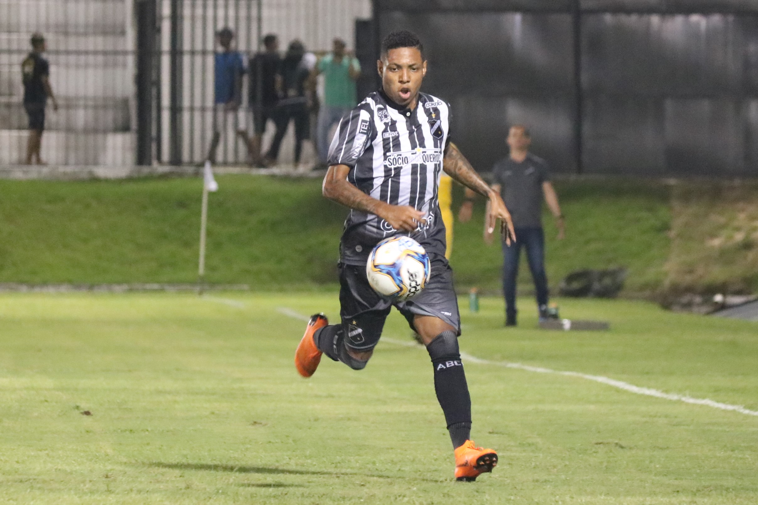 ABC joga melhor, mas perde para o Altos/PI fora de casa