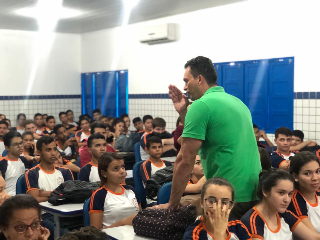 Styvenson alerta: "Jovens estão morrendo nas nossas estradas"