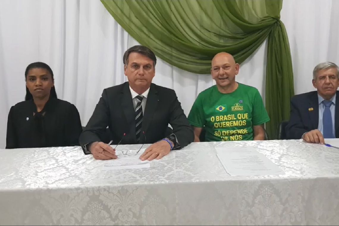Bolsonaro: há fissuras em patentes mais baixas do Exército venezuelano