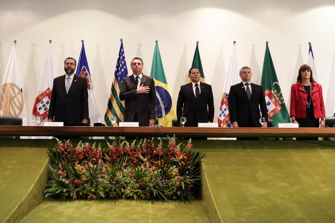 Bolsonaro pede que novos diplomatas trabalhem por um Brasil aberto