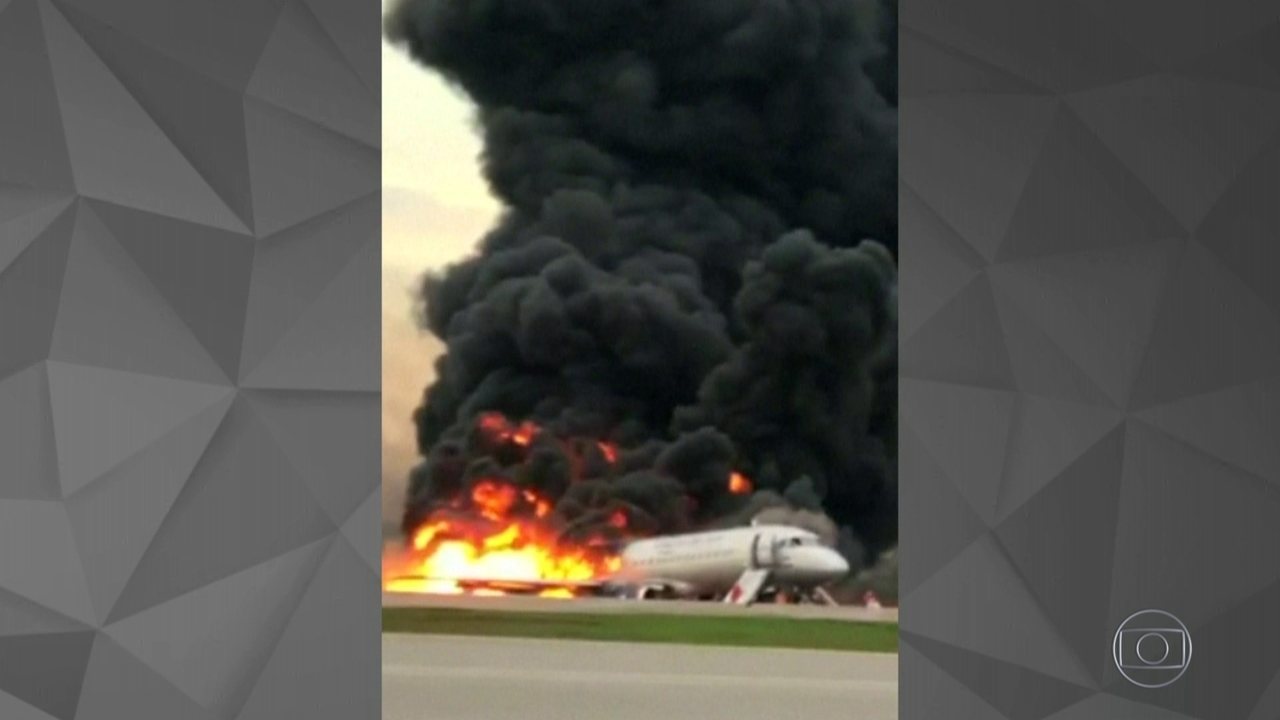 (VÍDEO) Incêndio em avião russo deixa pelo menos 41 pessoas mortas; assista