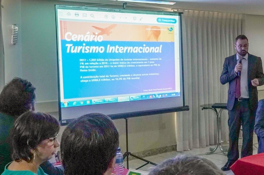 EMBRATUR APRESENTA PLANO DE PROMOÇÃO INTERNACIONAL EM REUNIÃO DO FORNATUR