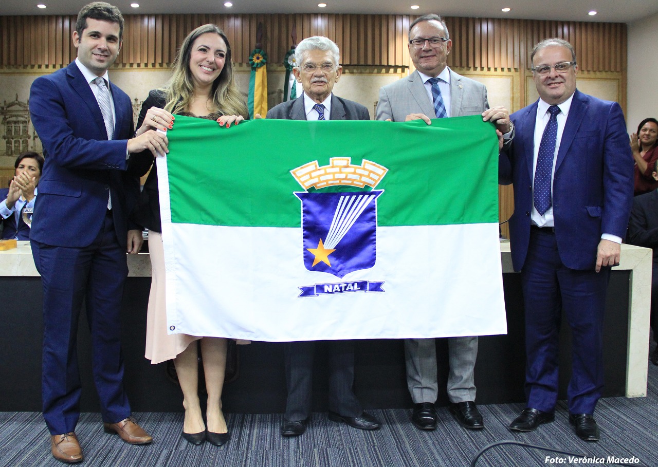 Em sessão solene, Câmara concede cidadania natalense a Manoel Medeiros