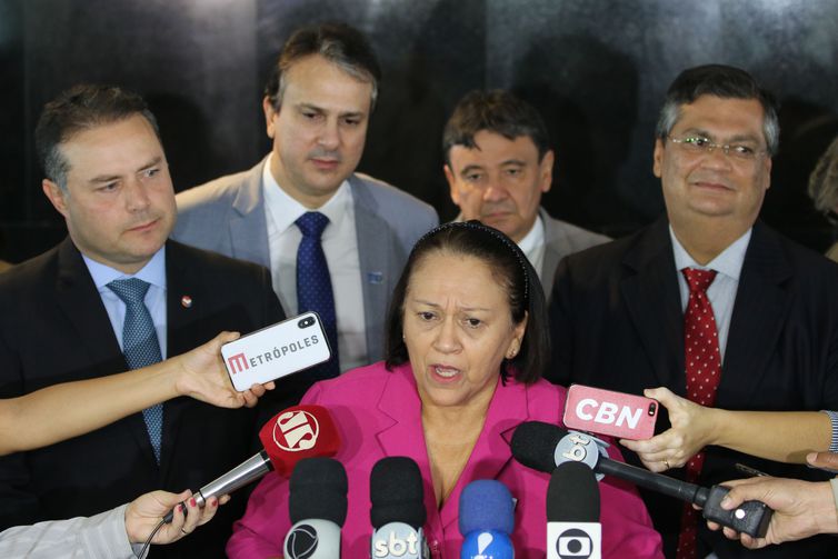 Fátima e governadores do Nordeste pedem revisão de bloqueio nas universidades