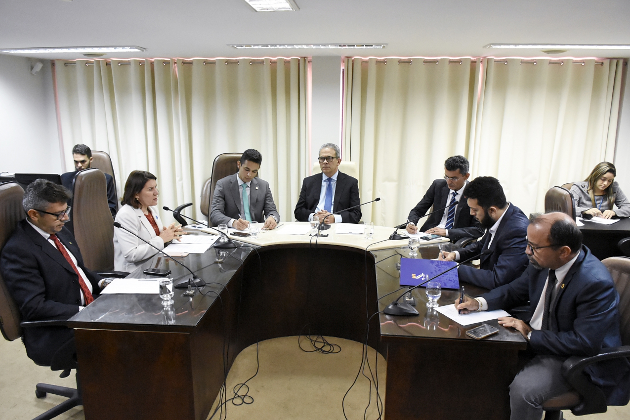 "Não é cortando da Educação que vai resolver a Previdência", diz reitora da UFRN