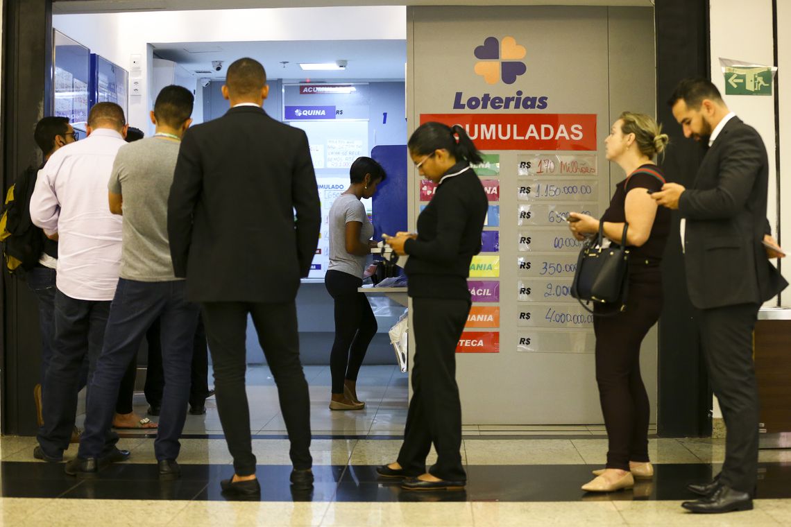 Caixa sorteia hoje terceiro maior prêmio da história da Mega-Sena