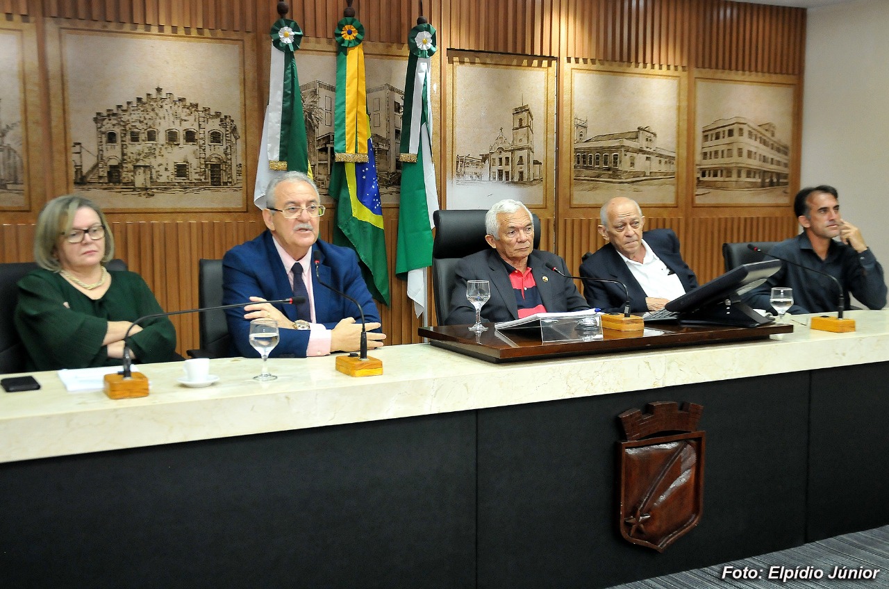 (VÍDEO) Secretário de Saúde debate situação do Hospital Municipal com vereadores