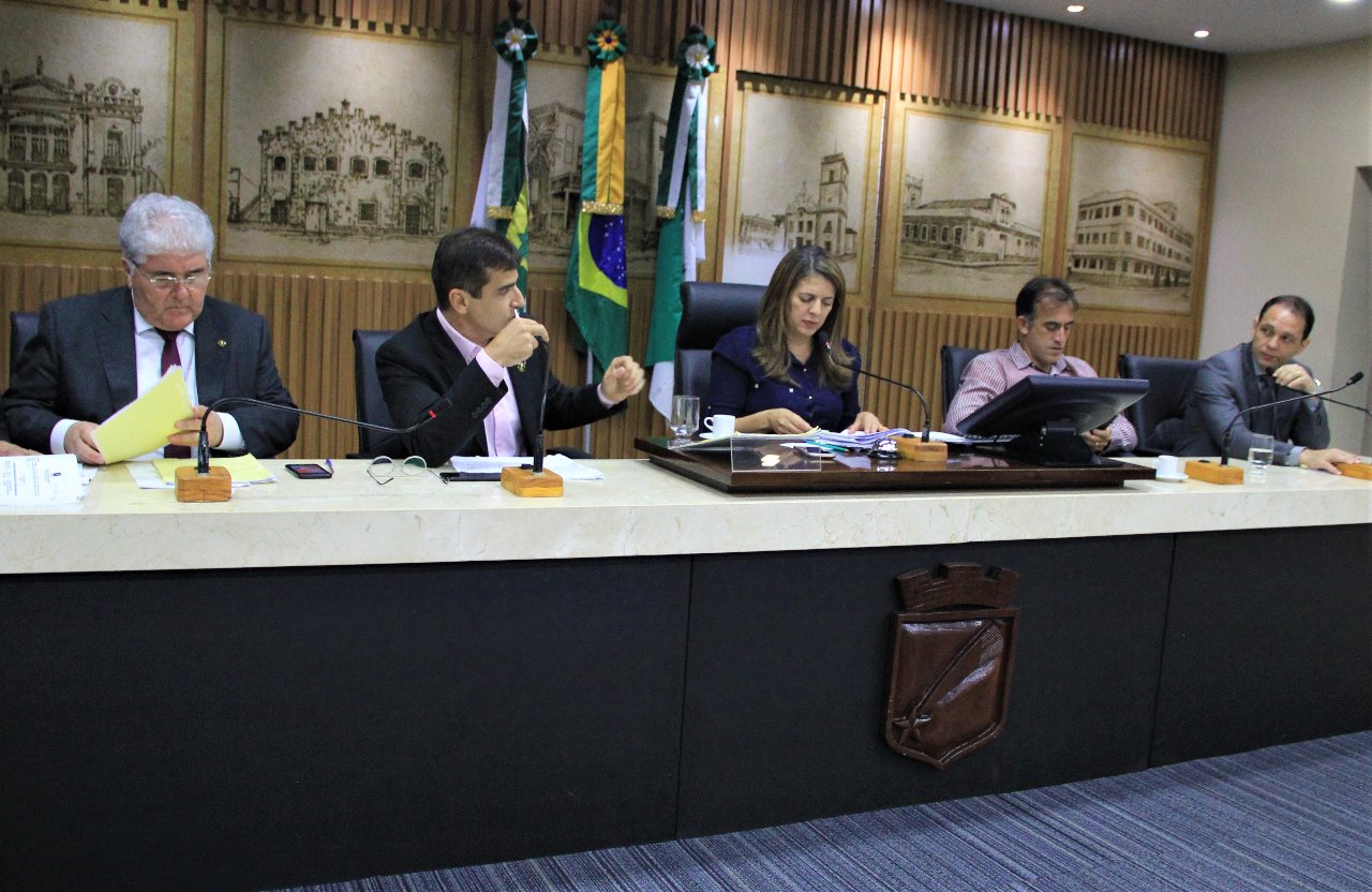 Comissão de Justiça aprova projeto para segurança de clientes