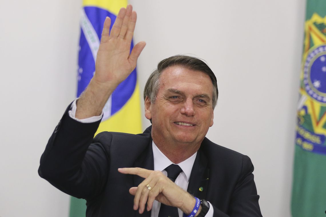 Bolsonaro embarca para os EUA e vai se encontrar com George W. Bush