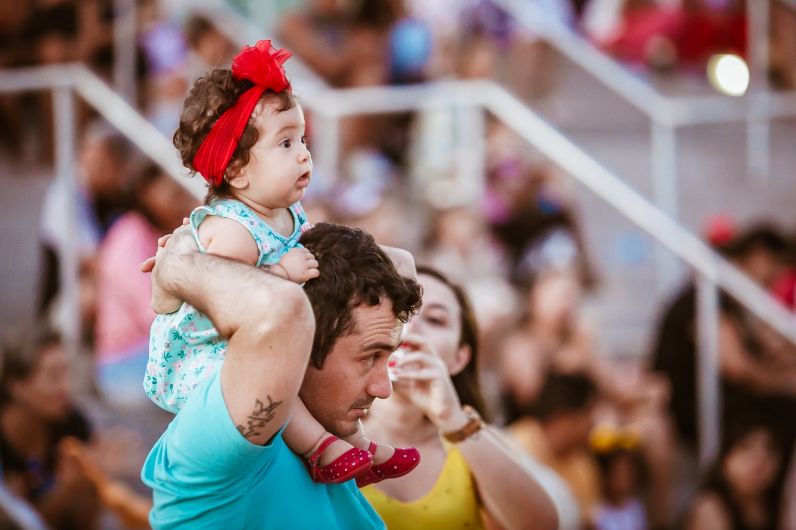 'Domingo na Arena' com muito forró e doação de roupas e brinquedos