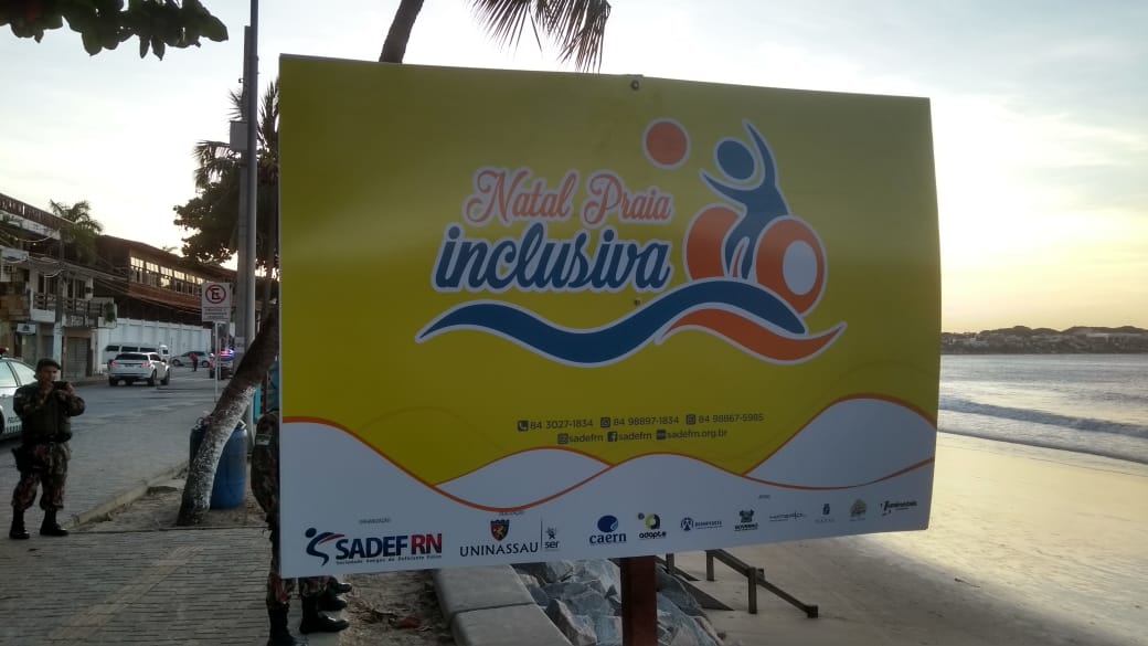 Natal Praia Inclusiva celebra segundo aniversário e renova parceria com Adapte