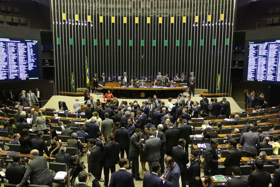 Câmara aprova MP que amplia capital estrangeiro na aviação