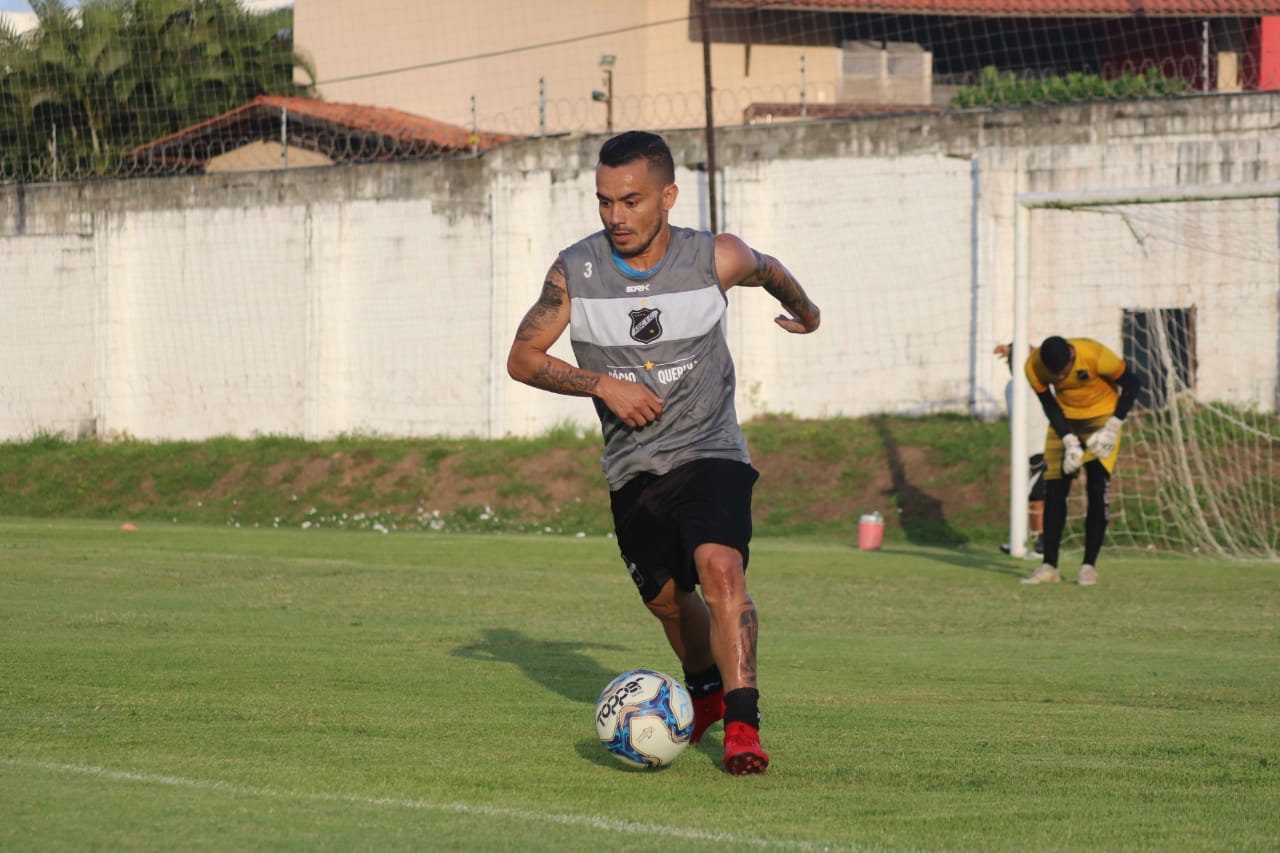 ABC acerta a contratação do atacante Moisés