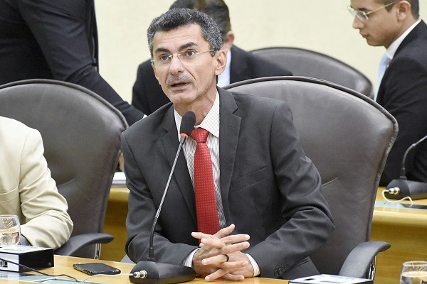 Venda dos Correios levaria ao fechamento de 2 mil agências, aponta Francisco