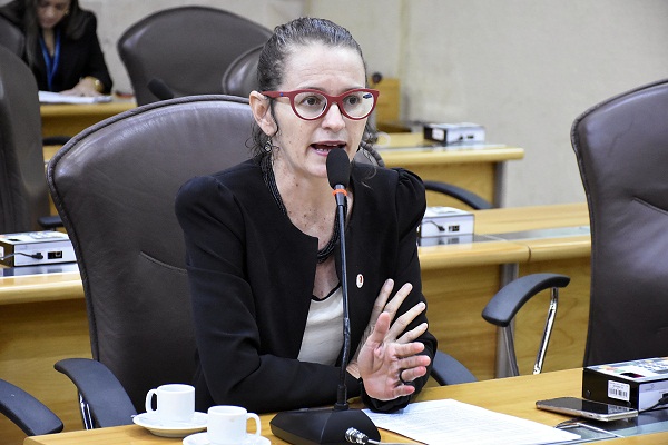Isolda Dantas repudia ministro da Educação por não ouvir estudantes no Congresso