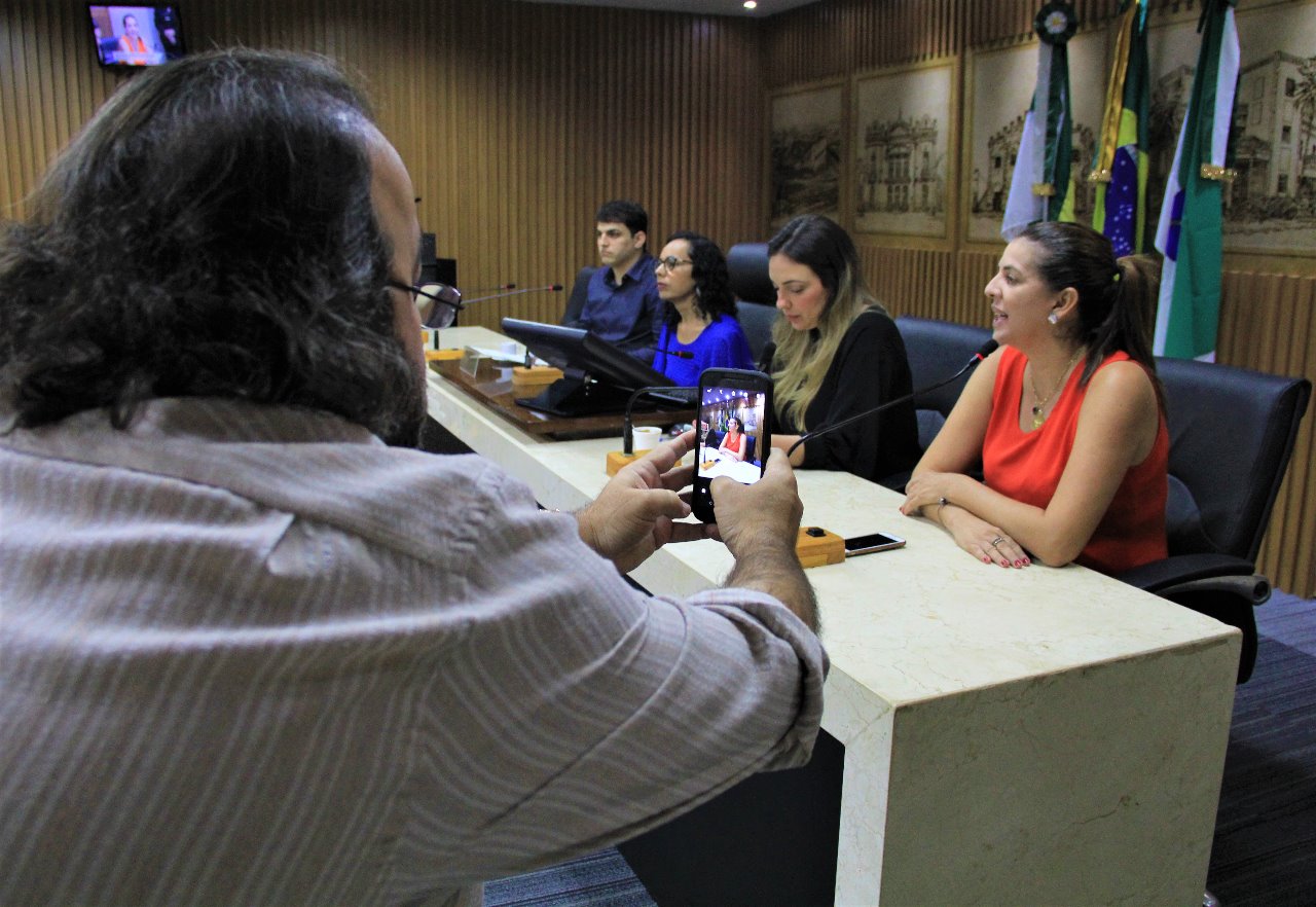 Projeto que regulamenta transporte por aplicativo é aprovado em comissão da CMN