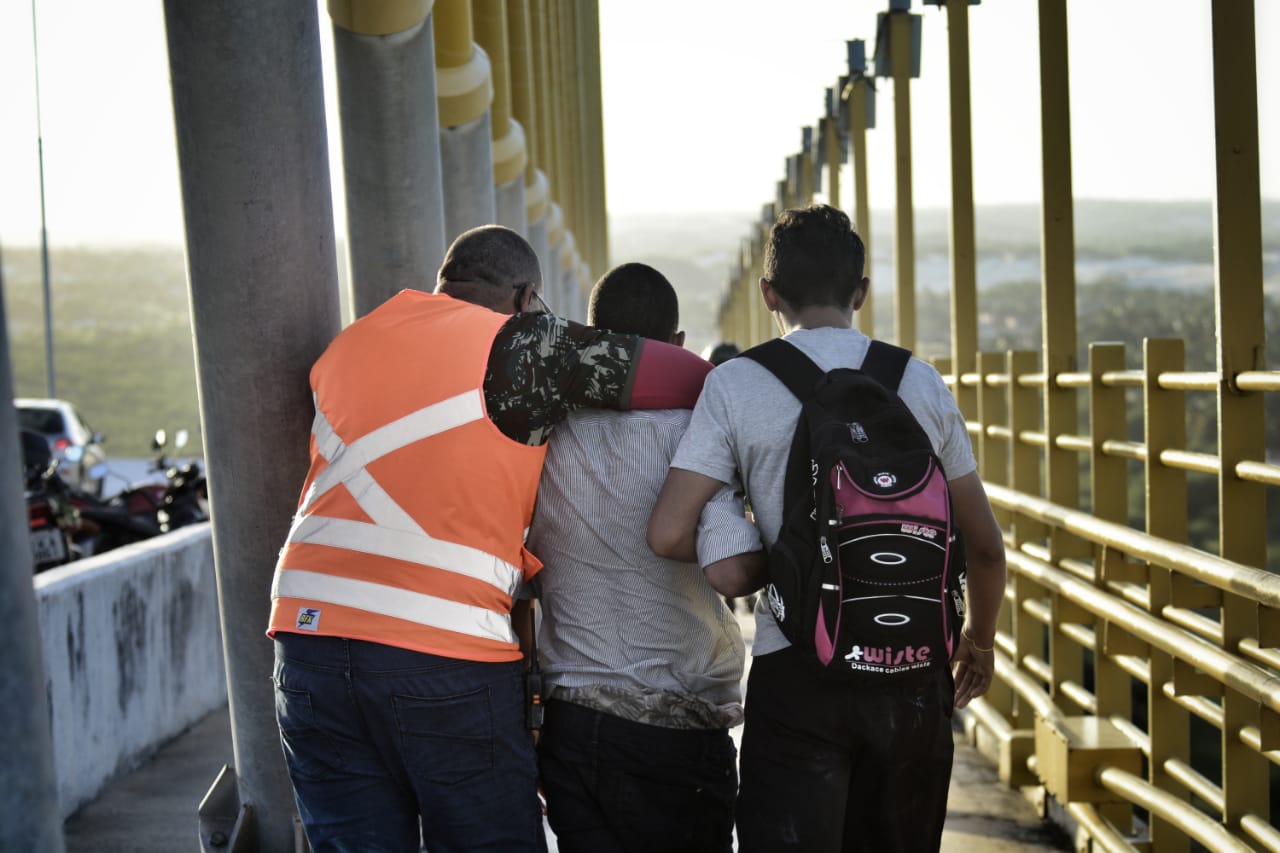 Voluntários da Ponte recebem homenagem da AL por trabalho que evita suicídios