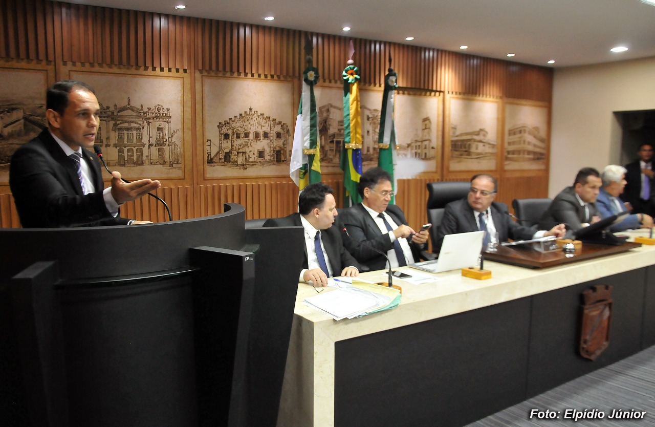 Vereadores de Natal rejeitam projeto apresentado por Natália Bonavides
