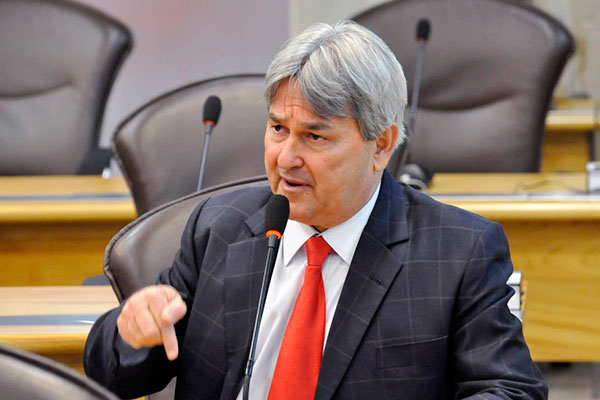 "Fornecedores do Governo não recebem há cinco meses", aponta Tomba Farias