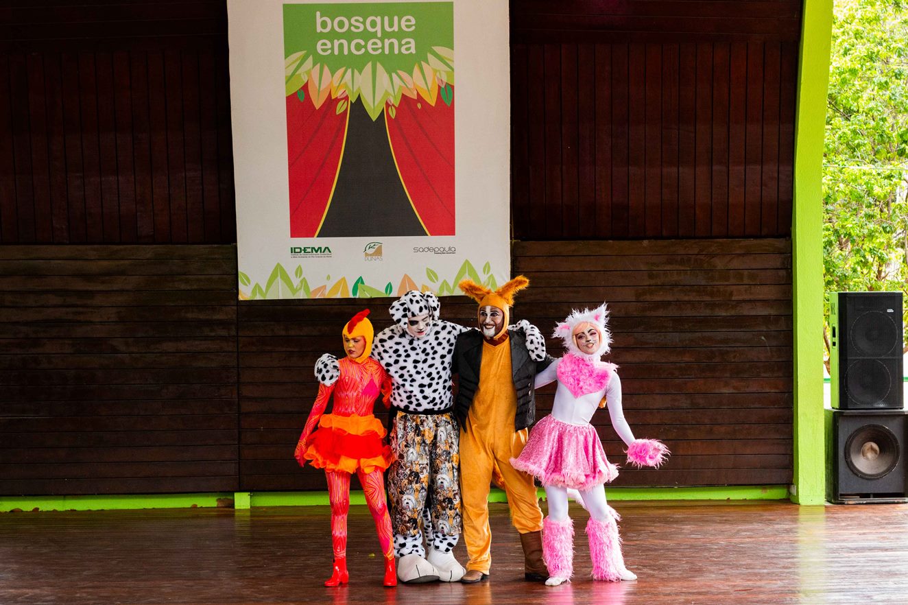 Os Saltimbancos no Bosque Encena
