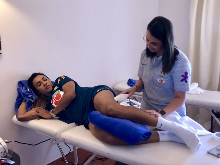 Marta e Érika se recuperam de lesões e ainda não treinam com bola