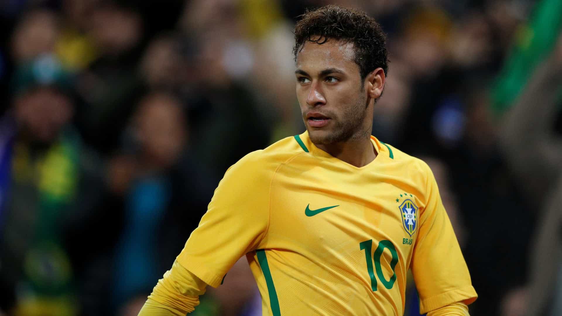 Neymar se recupera de desconforto no joelho e volta a treinar