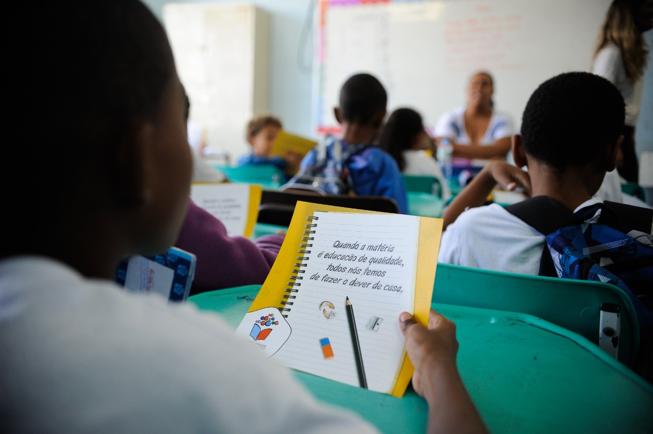 19% das redes de estados e municípios investem o adequado em educação