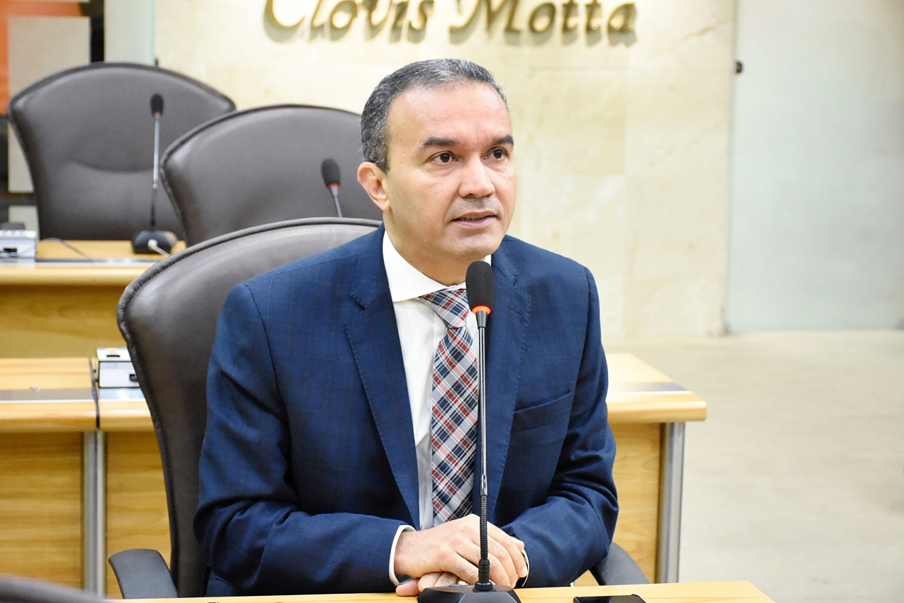 Kelps diz que setores politizam pleitos dos PMs; deputado do PT pede provas