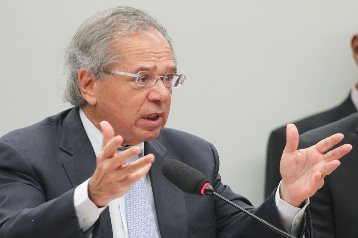Brasil é uma baleia ferida que não consegue se mover, diz Guedes