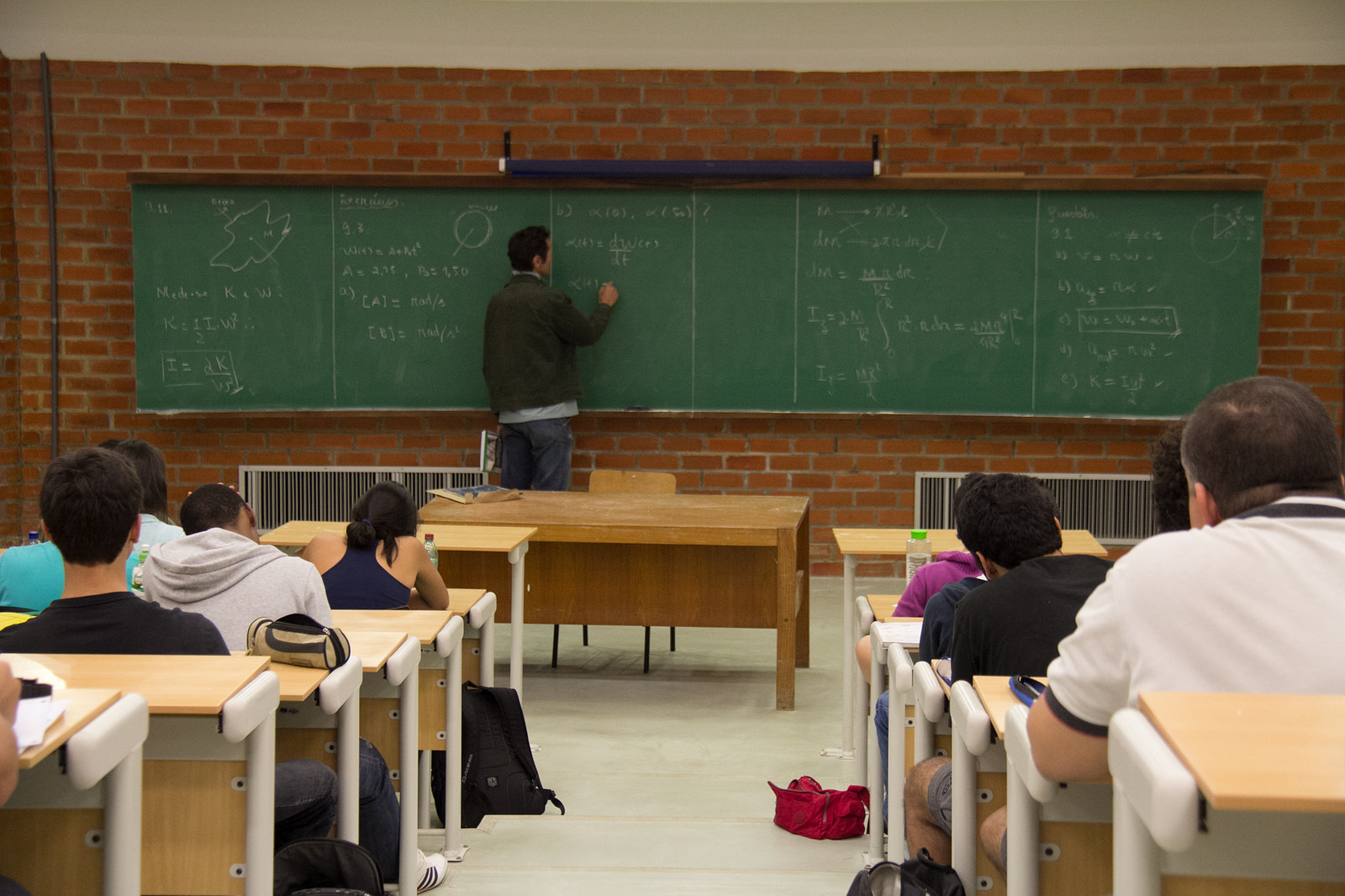 MPF propõe canais de denúncia de atos políticos em escolas públicas