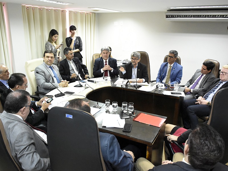 “Estamos fazendo mais com menos”, diz secretário de Saúde do RN a deputados