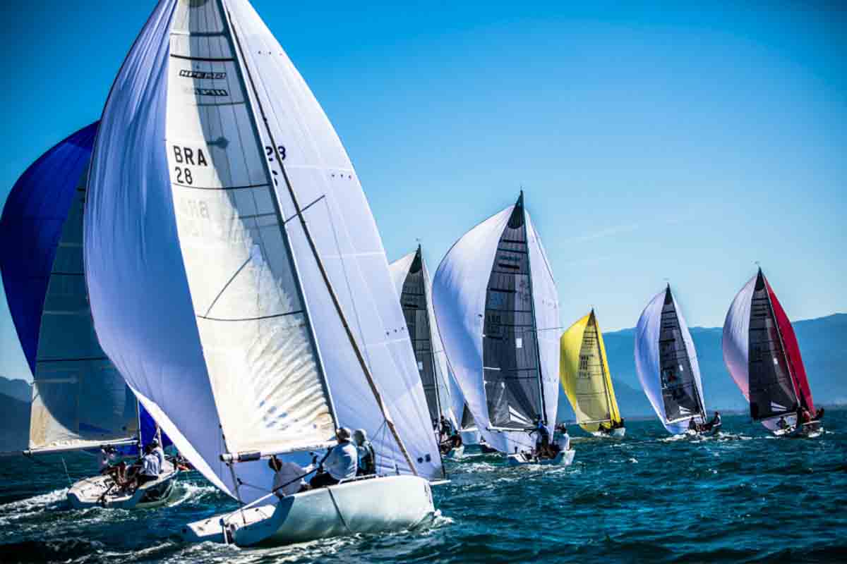 Iate Clube e Marinha fazem regata em homenagem a Batalha Naval do Riachuelo