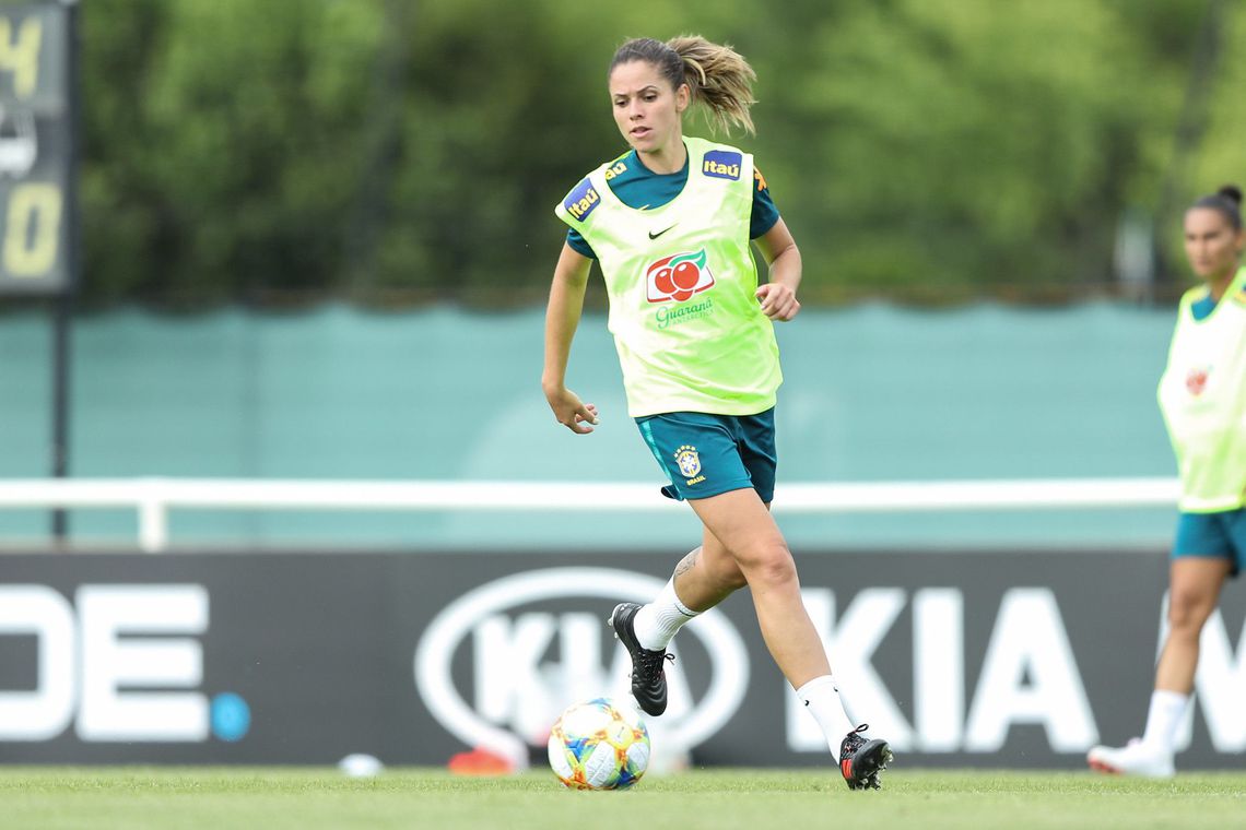 Brasil sofre primeira baixa na seleção feminina que disputa a Copa na França