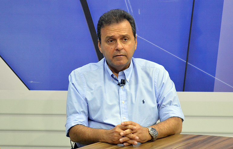 Carlos Eduardo diz que Fátima pratica um "crime" se fechar Ruy Pereira