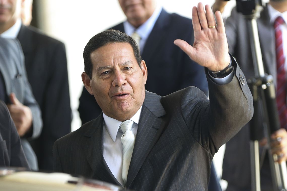 Mourão não vê “nada de mais” em conversas entre Moro e procuradores