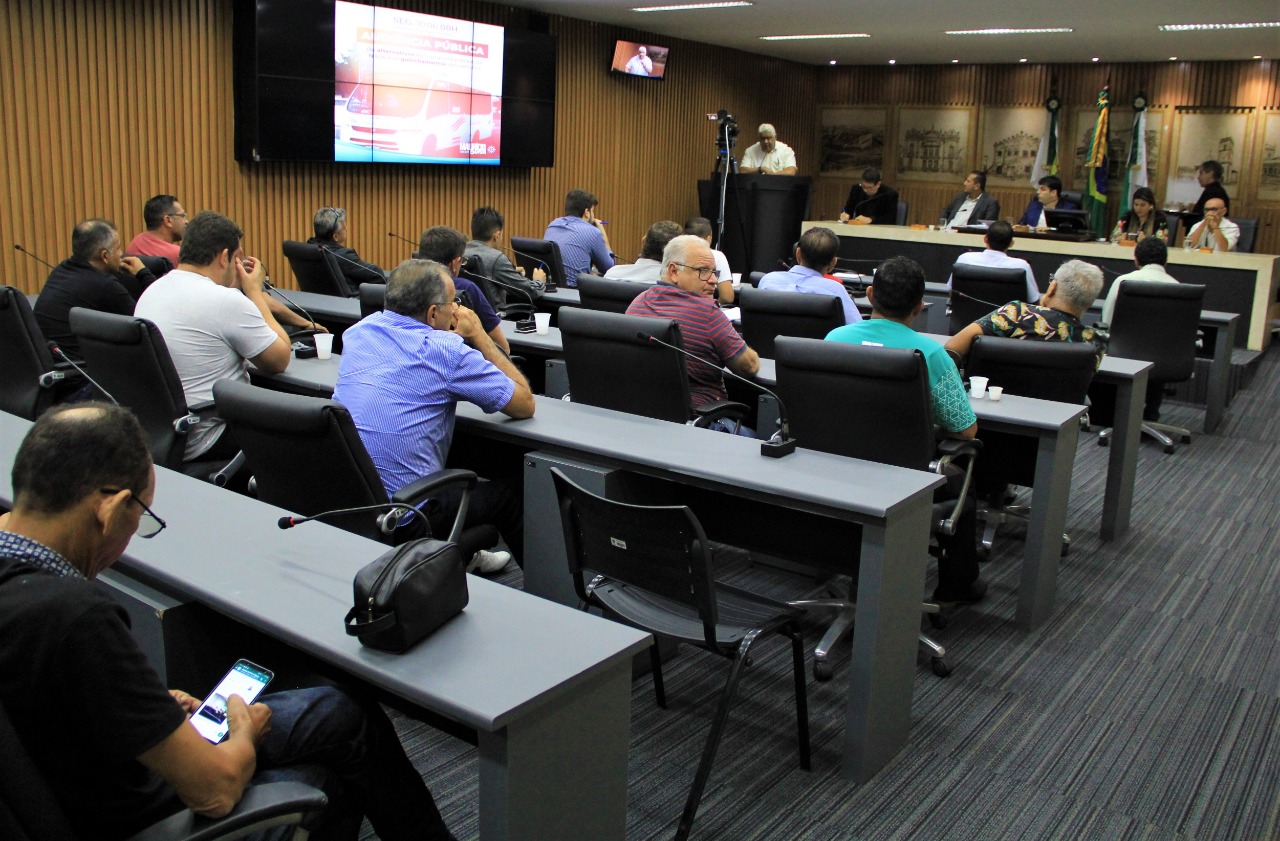 Motoristas do transporte opcional apresentam na Câmara reivindicações à STTU