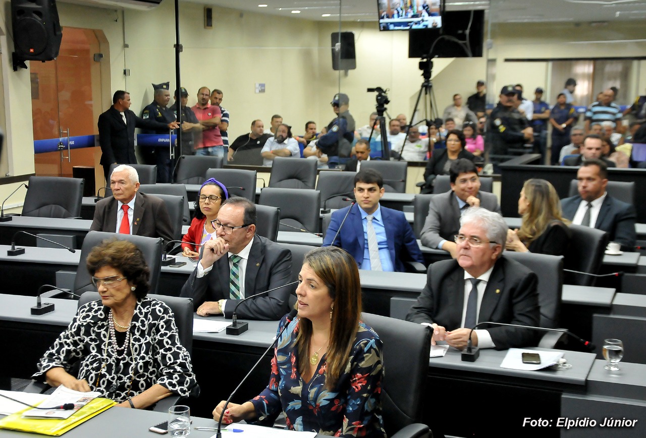 Câmara conclui regulamentação do Uber e proíbe Prefeitura de limitar motoristas