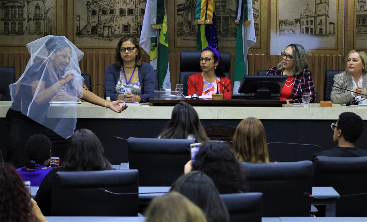 Câmara debate ações integradas das políticas de proteção à Mulher
