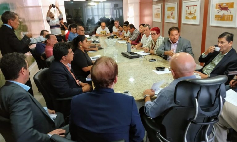 Governadora falta a reunião com Sindicatos e servidores ameaçam paralisação
