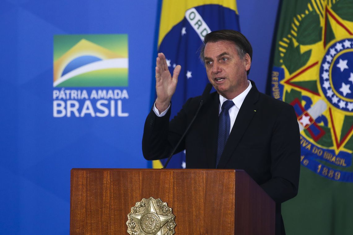 Bolsonaro: 'Melhor juiz conversar com procurador do que com doleiro e corruptos'