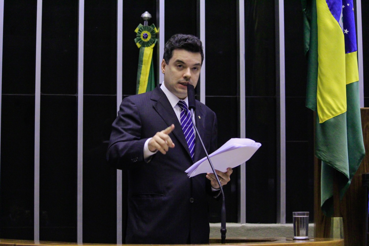 Walter Alves apresenta projeto de lei que beneficia usuários de telefonia